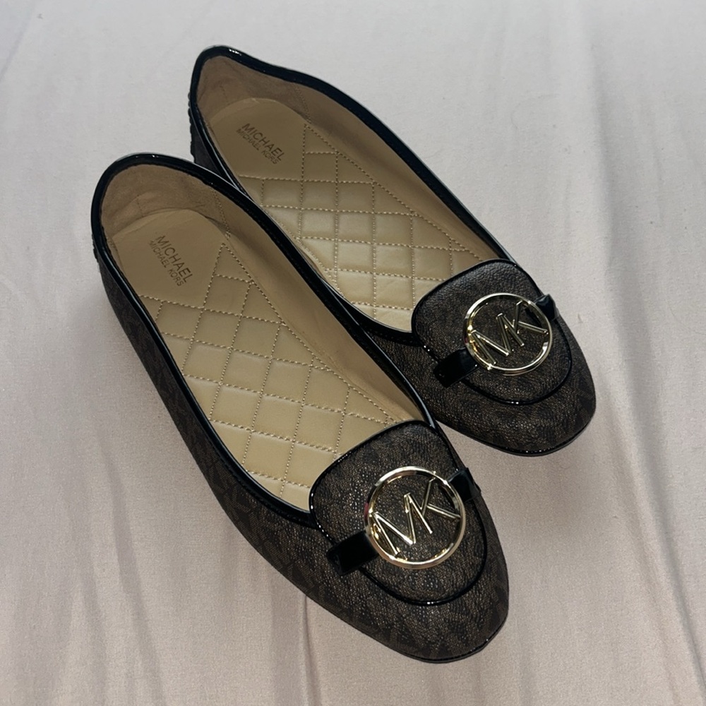 Micheal Kors Chic Shoes - Picture 5 of 6